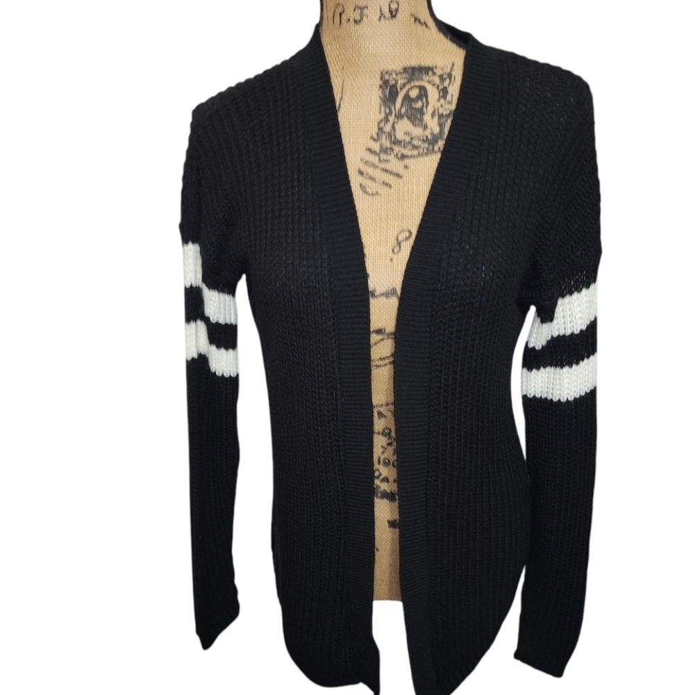 Closet Space Boyfriend Style SMALL Cardigan Sweater Academia Collegiate Preppy